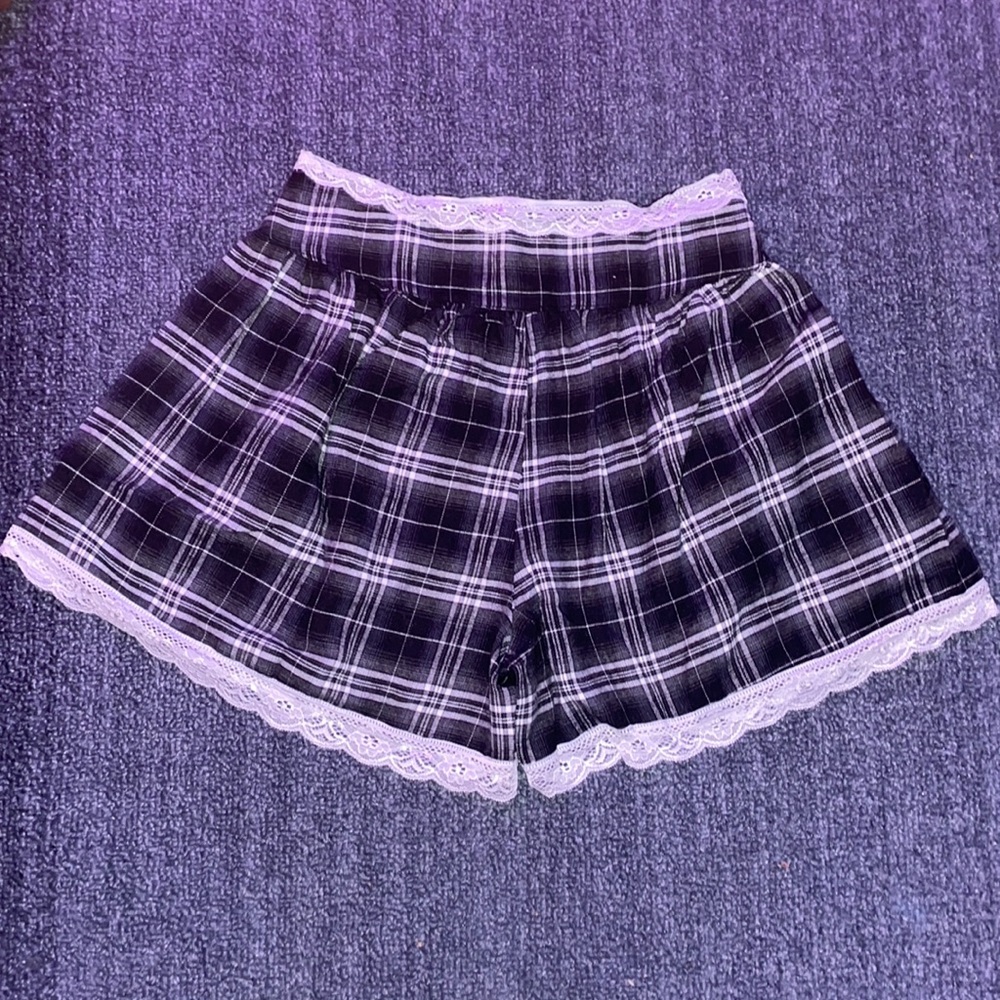 flowy plaid shorts - Picture 2 of 2